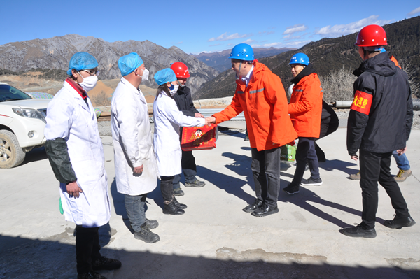 1643189498338291.png 1.24慰问照片2_副本.png