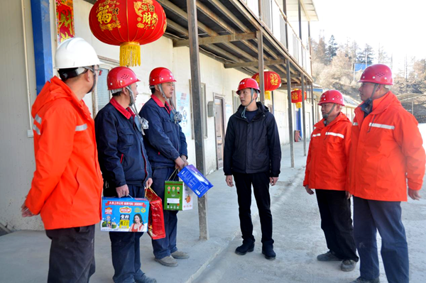 1675671192696934.png 1领导慰问_副本.png