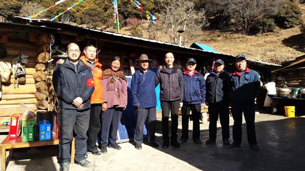 1675671218885403.png 2彭刚等走访牧民_副本.png